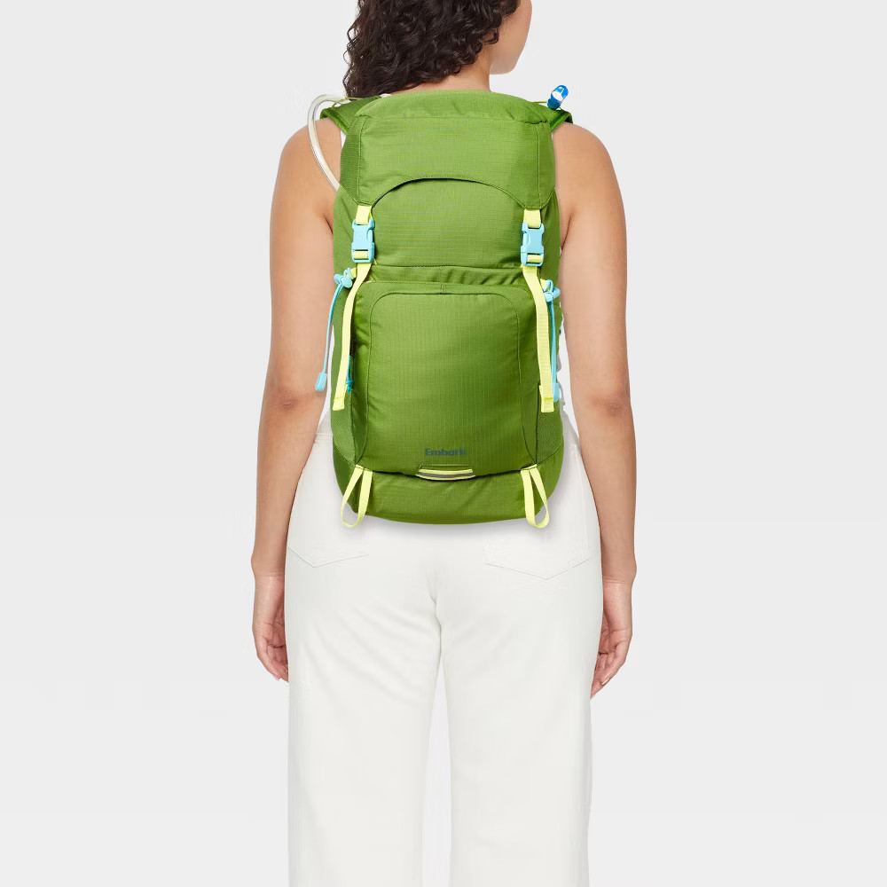 Embark Backpack Hiking Camping Cycling Bladder Green 20L Hydration Pack