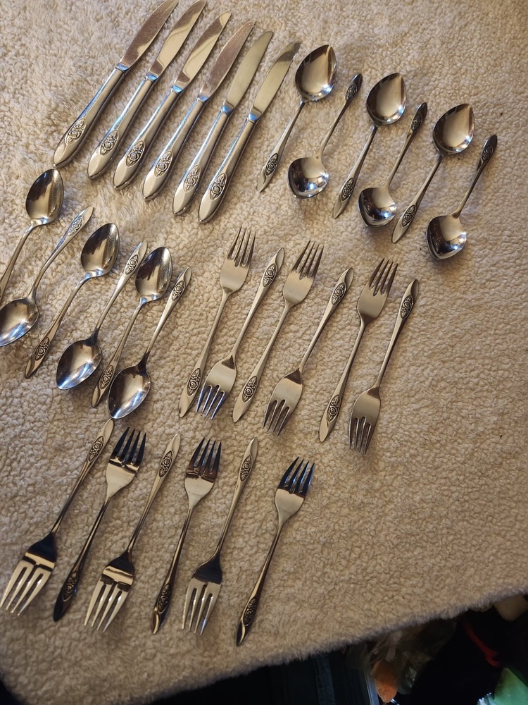 Flatware Onedia 🌹Rose Pattern Rogers 1881 Set Of 30