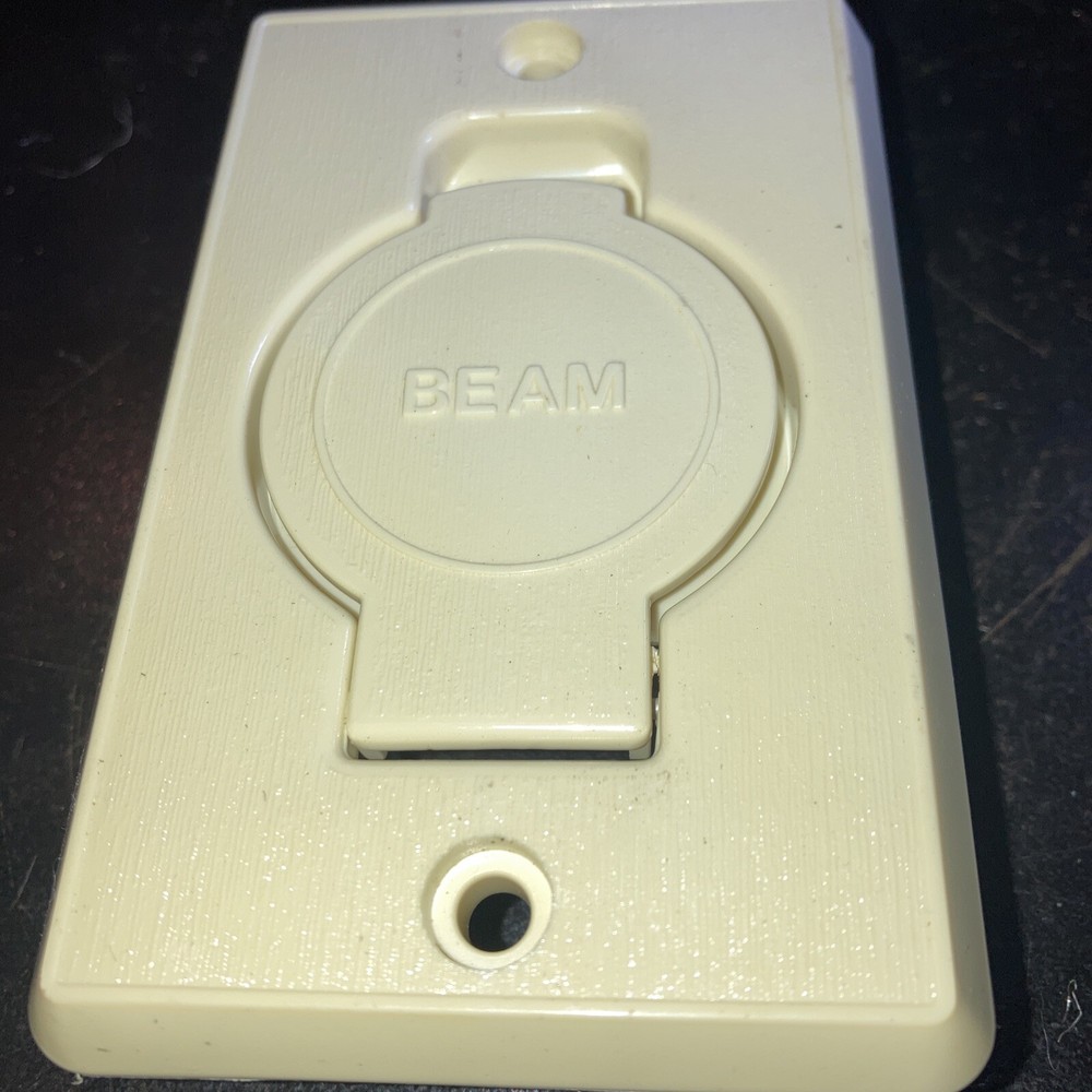 Beam weatherproof outlet cover