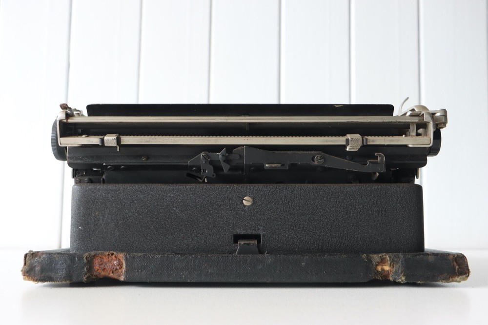 Antique Underwood Portable Typewriter - Excellent Working Condition!