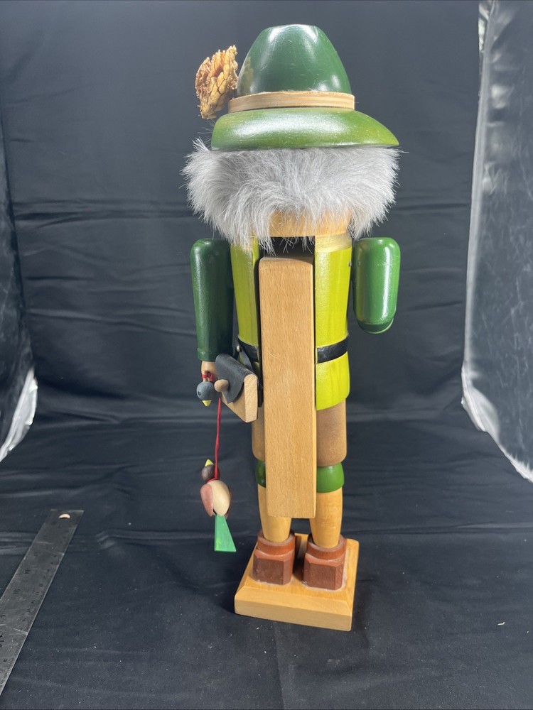 Nutcracker, Steinbach, The Hunter Read