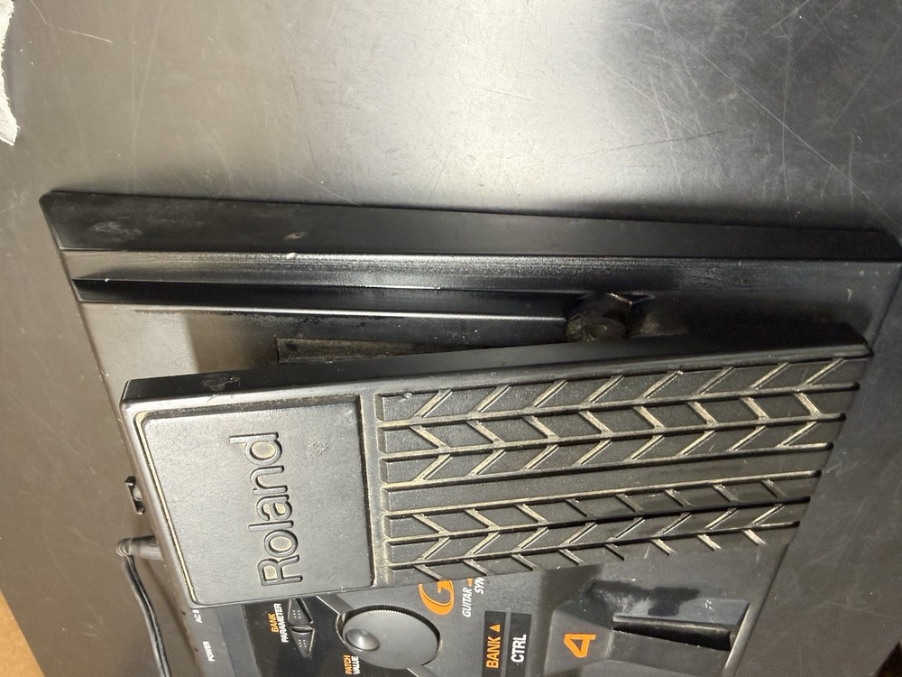 Roland GR-33 Guitar Synthesizer Multi-Effects Processor - Excellent Condition