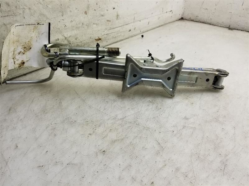 2011 SCION XB JACK WITH TOOL KIT