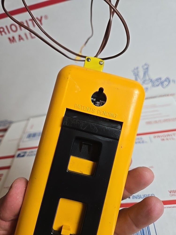 Tektronix DTM520 Dual Channel Digital Testing Thermometer