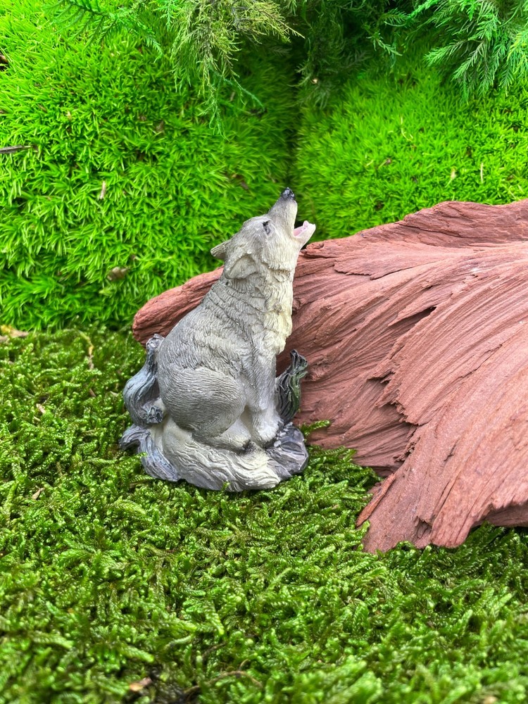 Polyresin Figure Howling Wolf Double Refrigerator Magnet Wolf Predator Animal