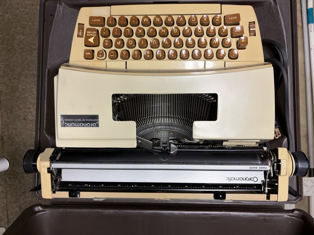 Smith Corona Portable Typewriter Electric very nice