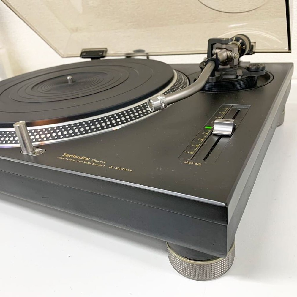 Technics SL-1200MK4 Direct Drive Turntable Record player