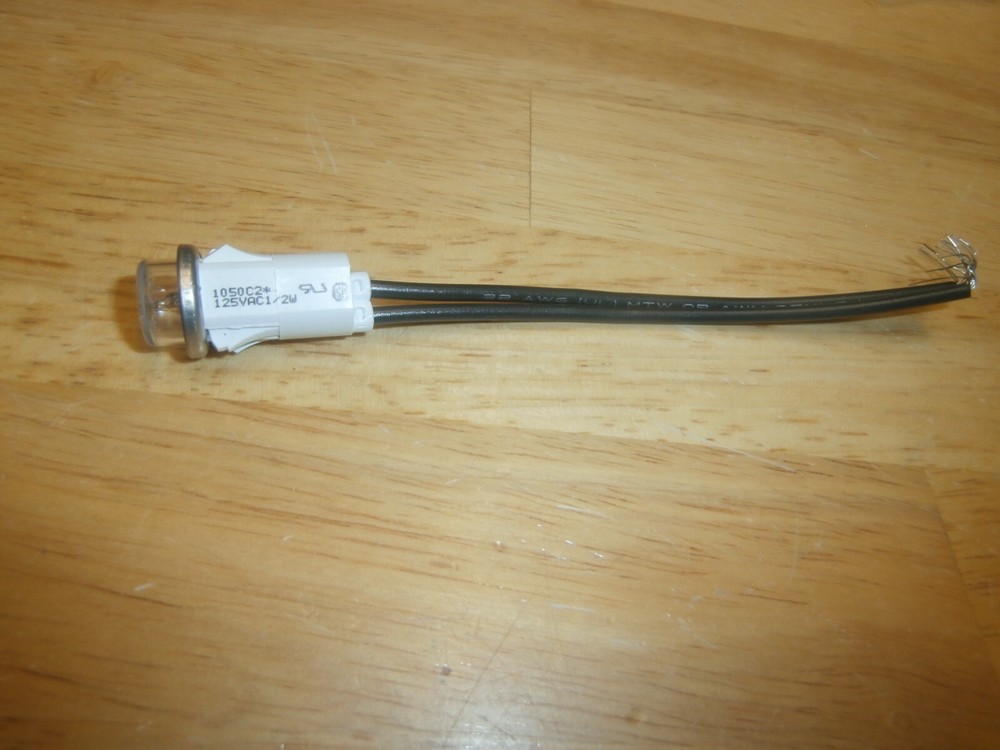 IDI 1050C2 CLEAR 125 VOLT PANEL INDICATOR LAMP ASSEMBLY,NOS