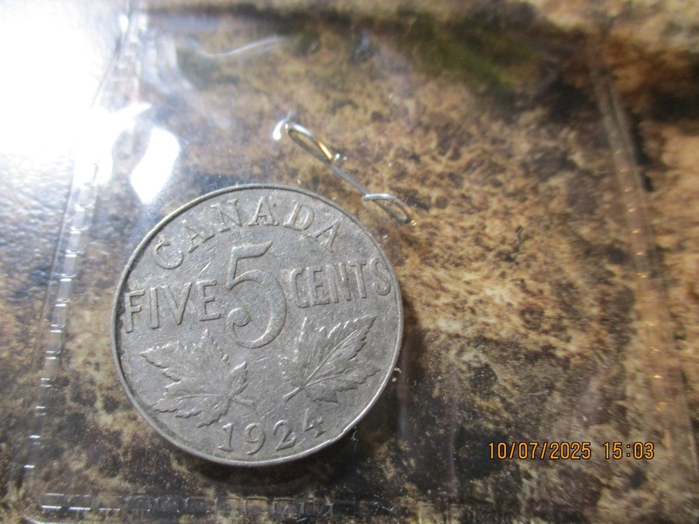 1924 CANADA FIVE CENTS 1 COIN      E