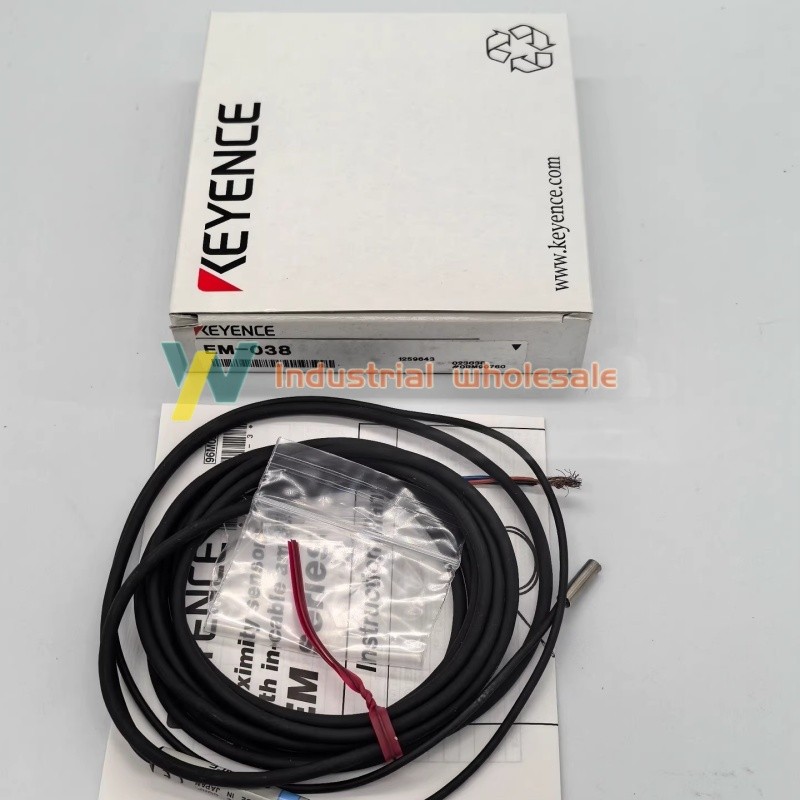 1PCS NEW KEYENCE Proximity Sensor EM-038