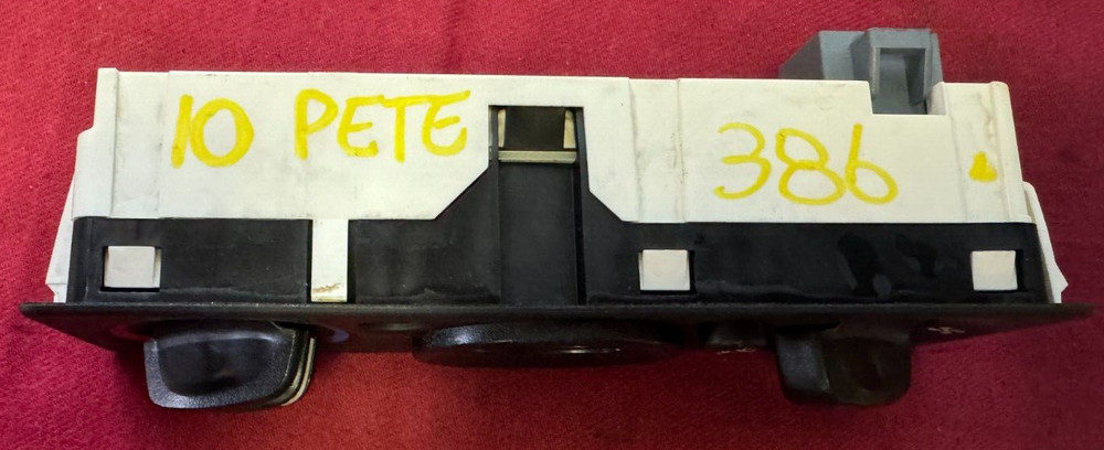 Peterbilt 386 Sleeper Control - Used | P/N Q216006001