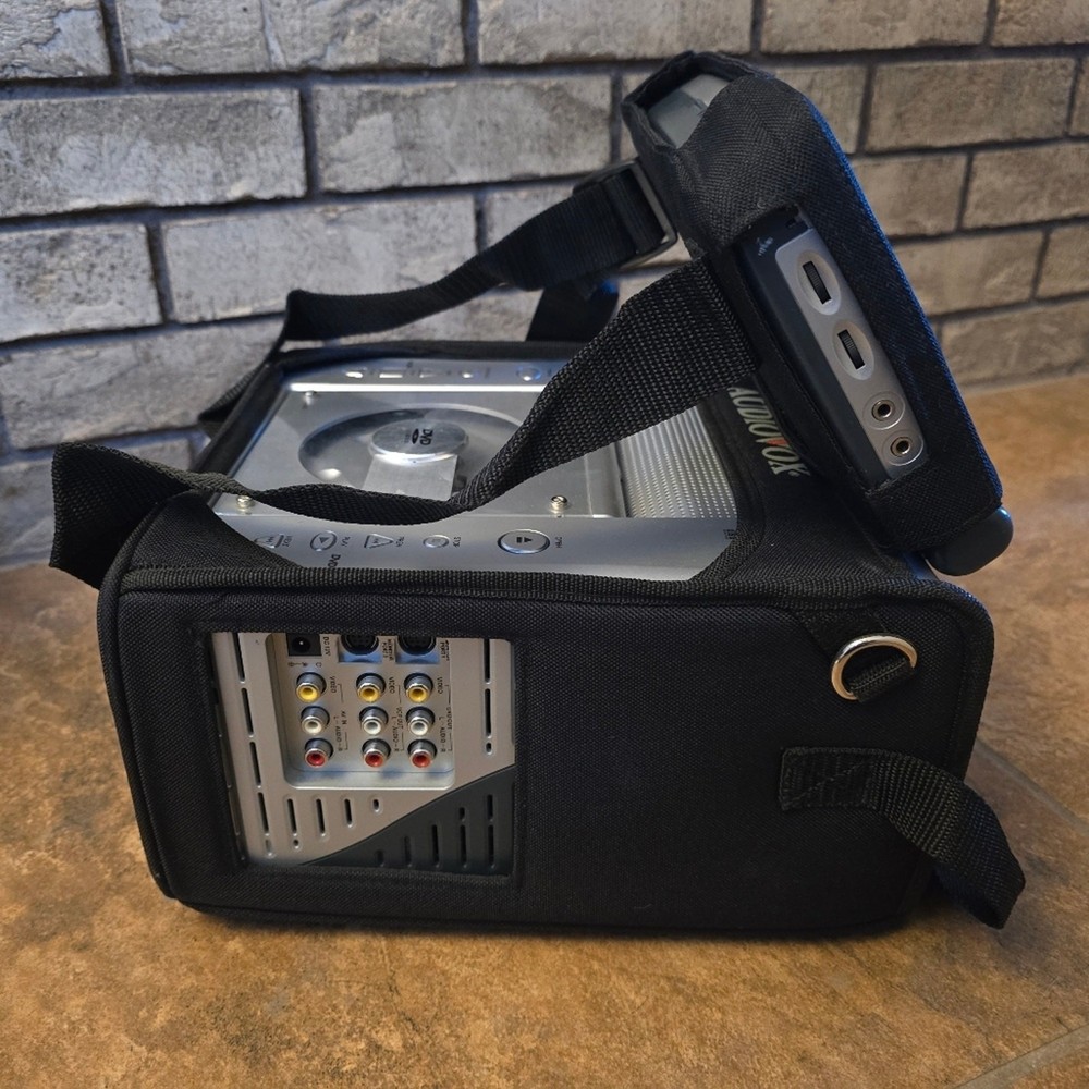 Silver | AUDIOVOX | Video In A Bag System 11 Bundle