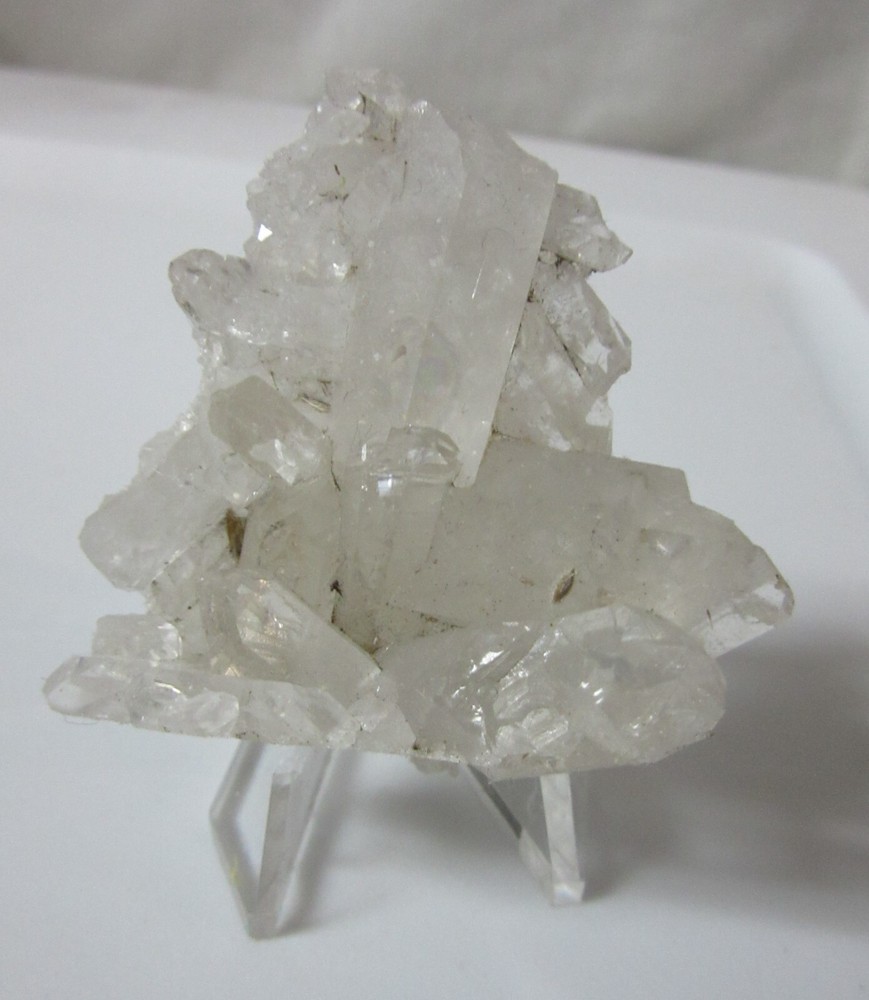 Two VEE Triangular Plastic Small Display Stands Mineral Rock Slabs Etc VTDSS-1.5