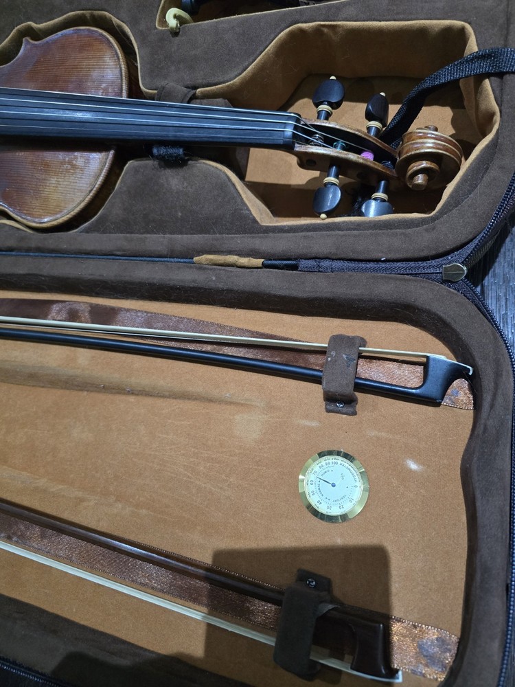 Universal 3/4 Student Violin KUN-Made in Canada