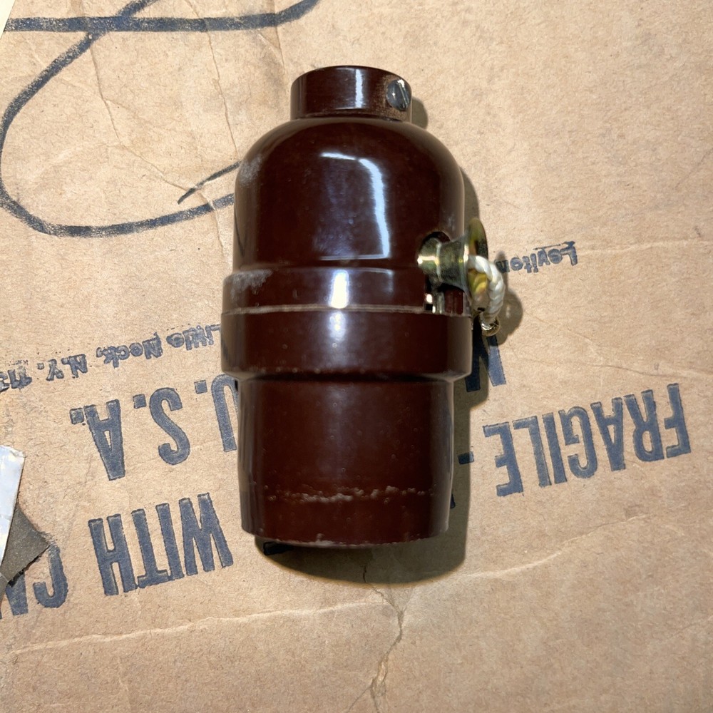 NEW LEVITON ELECTROLIER PULL CHAIN BAKELITE SOCKET WITH 1/8-27 IPS THREAD