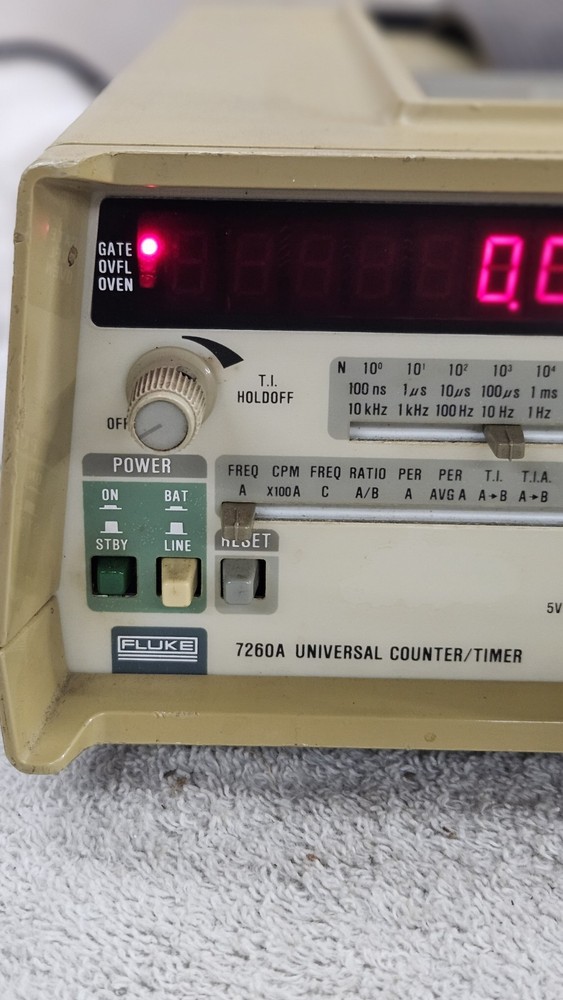 Fluke 7260A Universal Counter Timer 100-220V Tested. Powers ON. Nice!