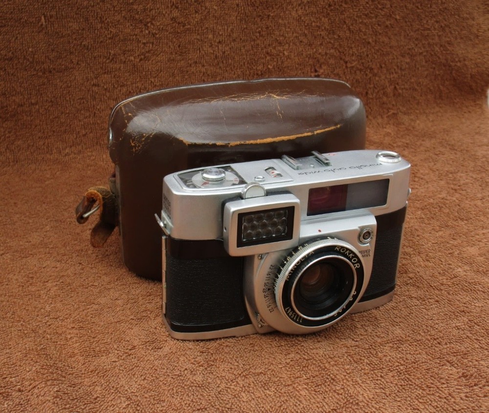 vintage Minolta Auto Wide camera with original case