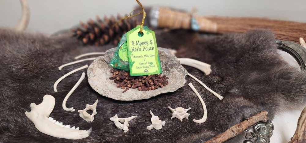 Money Herb Pouch - Attract wealth and prosperity
