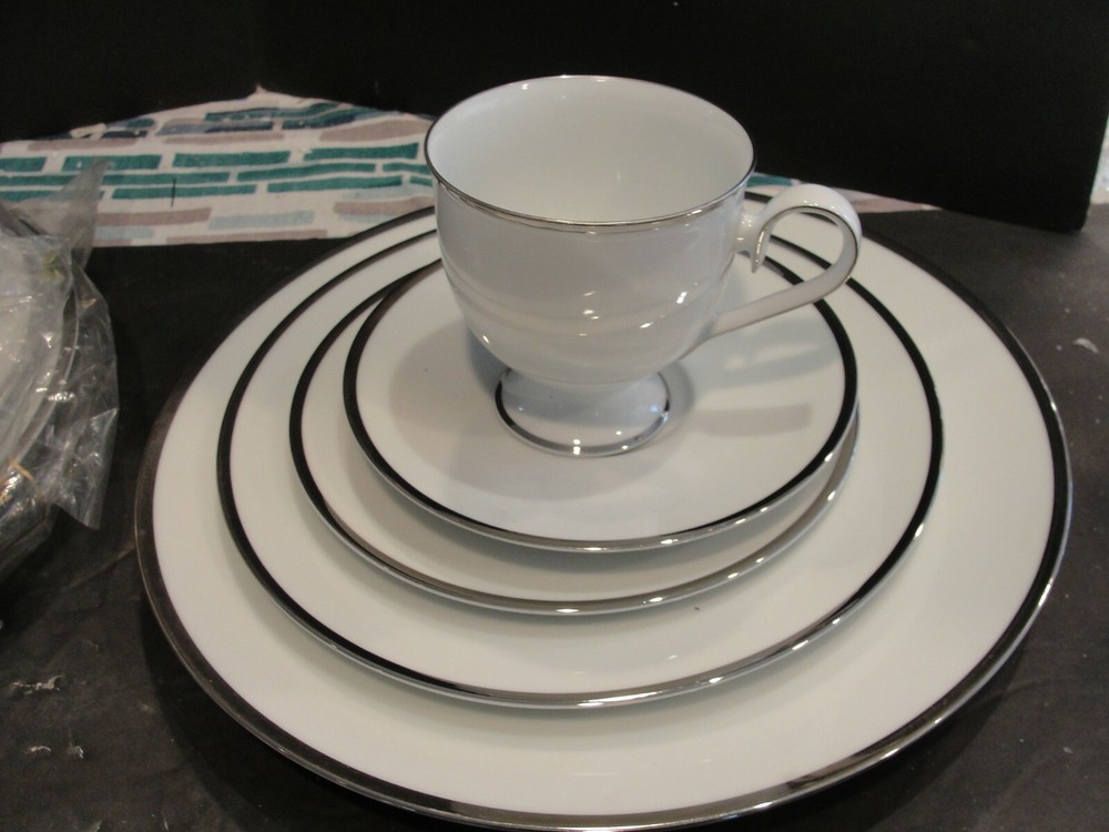 NORITAKE BRIGETTE 3 DINNER PLATES, 2 SALAD, 2 BREAD, 2 CUPS, 2 SAUCERS