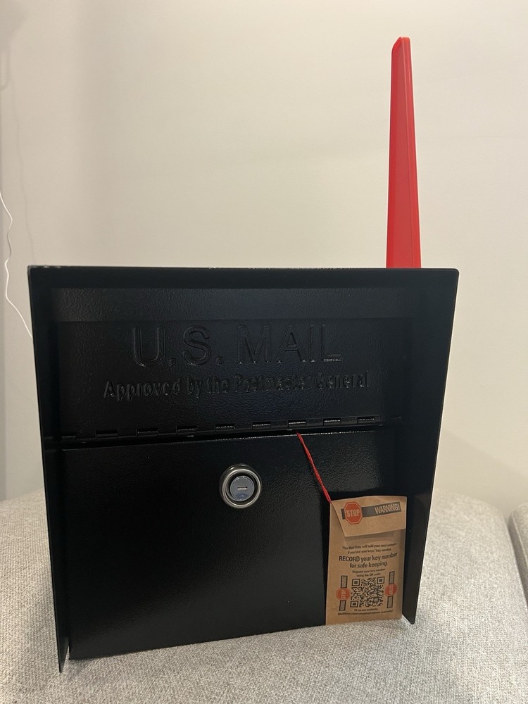 Mail Boss 7506 Mail Manager Curbside Locking Security Mailbox - Black