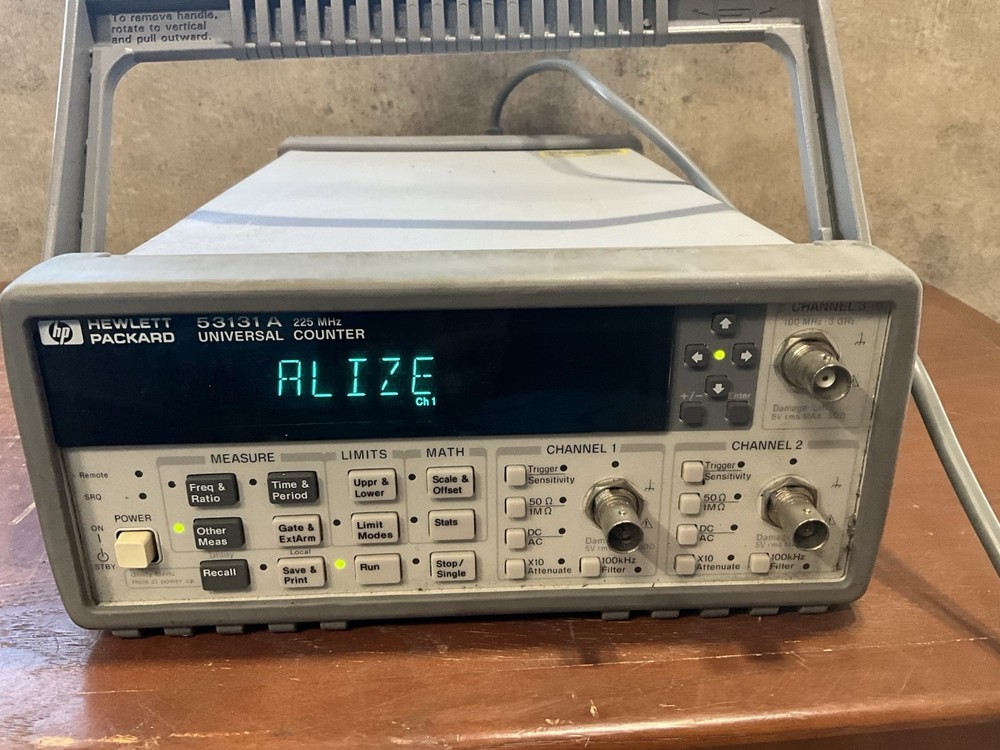 HEWLETT PACKARD 53131A UNIVERSAL COUNTER 225 MHZ POWERS ON