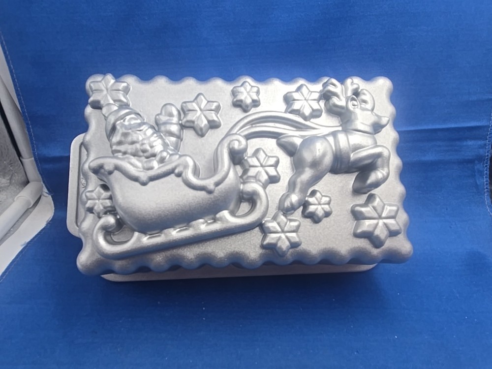 Nordic Ware Santa’s Sleigh Baking Loaf Pan New