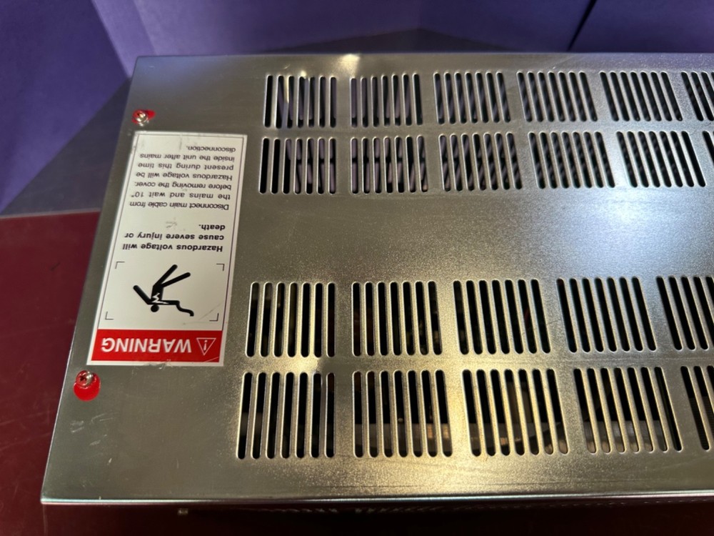 AS IS POWERS ON Varian 9297010 Dual Ion Pump Controller