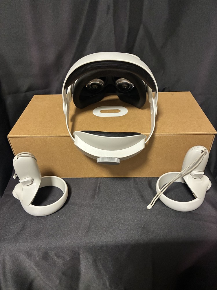 Meta Quest 2 128gb with controllers and upgraded head strap - FULLY FUNCTIONAL