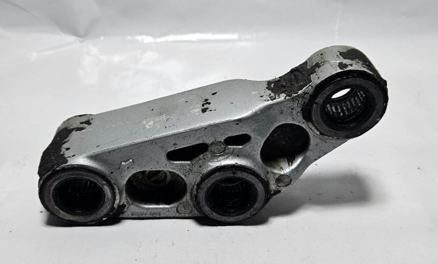KAWASAKI GTR 1000 ZGT00A SHOCK ABSORBER MOUNT 1994-2004