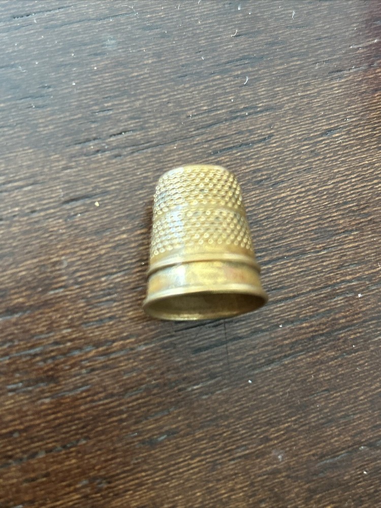 gold tone Thimble vintage