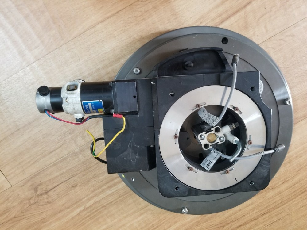 LARGE 31cm TURNTABLE with vacumm table