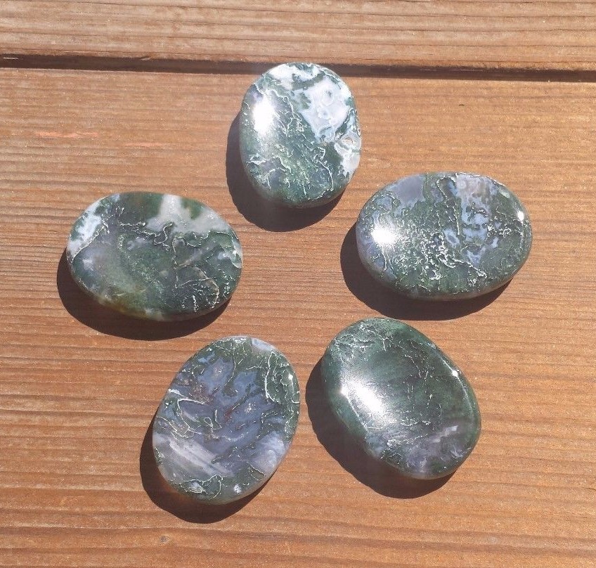 NATURAL MOSS AGATE GEMSTONE WORRY STONE (ONE)