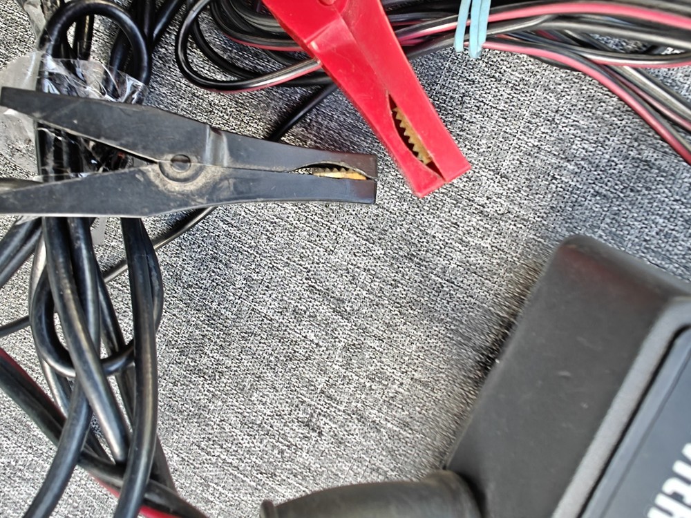 EQUUS 3022 7-Function Analyzer W/ Inductive Pickup. Ohms Works. Rest Untested