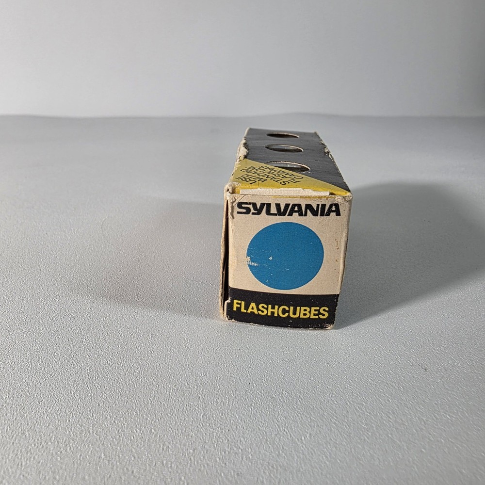 SYLVANIA FLASH CUBES Blue Dot Type 3 Pcs 12 Flashes - Open Box