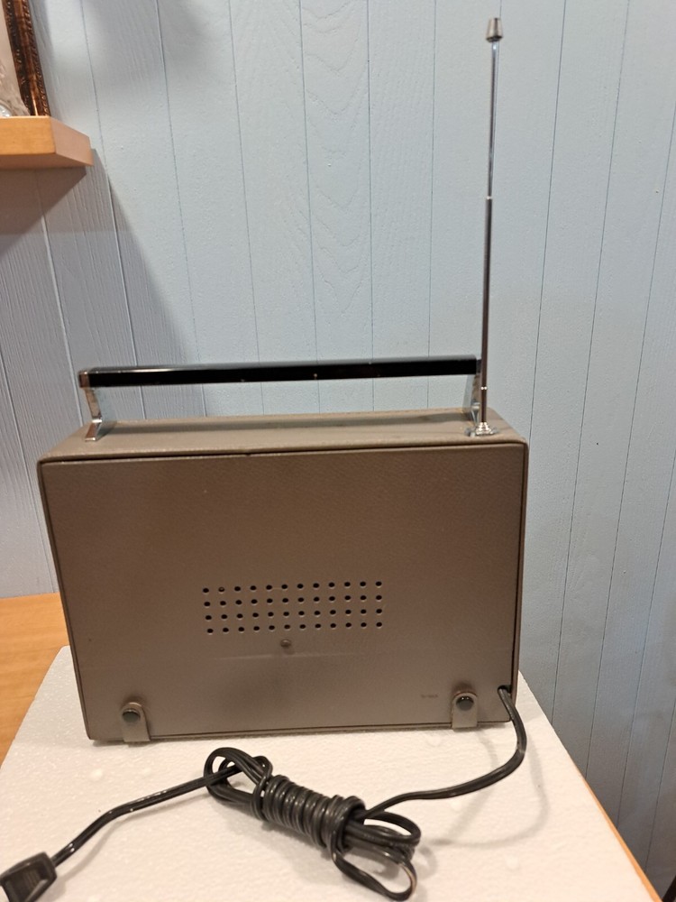 Vintage JC Penney Solid State Radio