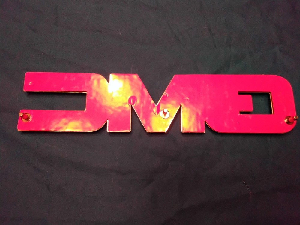 GMC Grille Emblem OEM NEW
