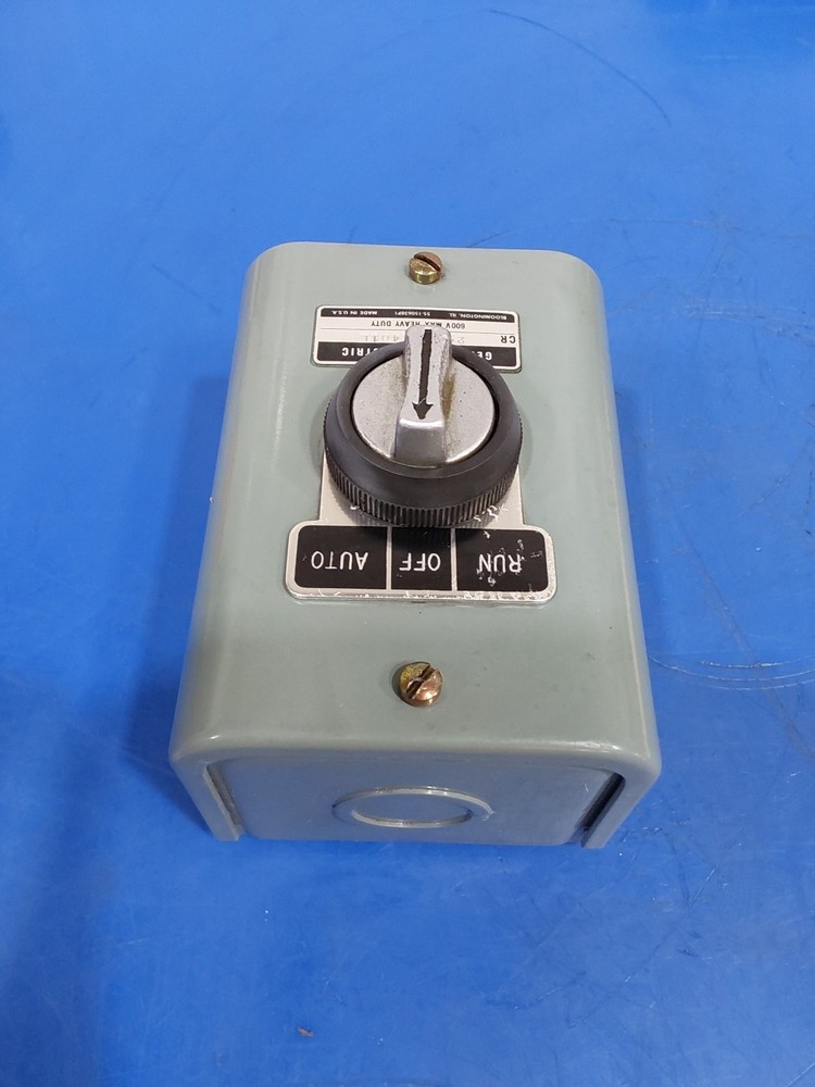 General Electric CR2940AA401E Pushbutton Station 2940AA401E