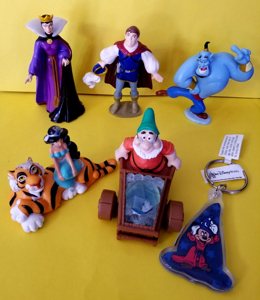 MICKEY MOUSE KEY CHAIN + 5 1992-93 DISNEY FIGURES