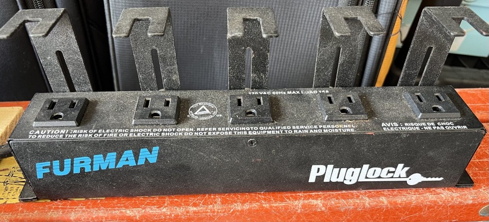 FURMAN R67 PlugLock Power Strip