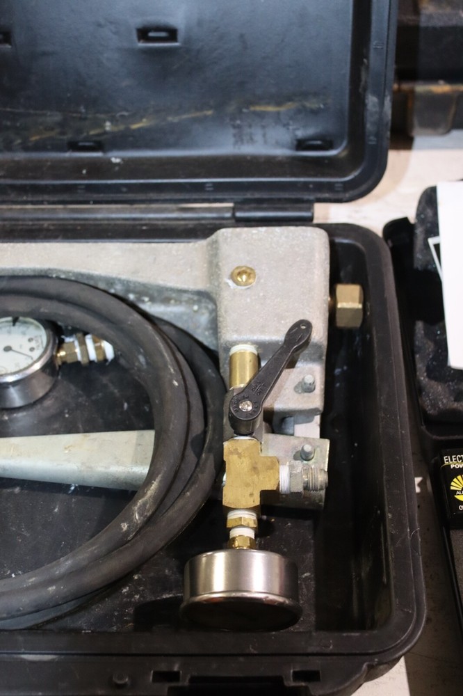 WHEELER REX HYDRAULIC PUMP 220898