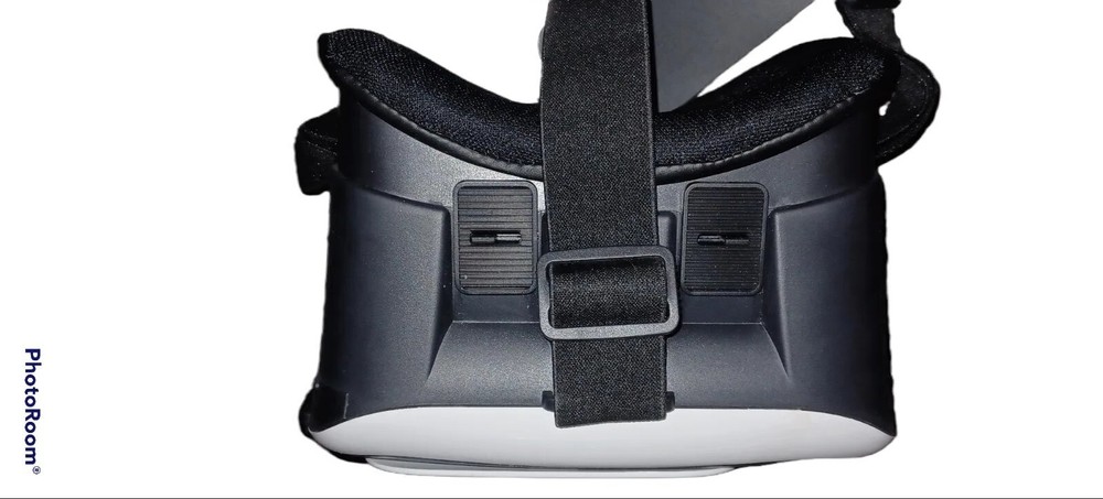 Virtual Reality Headset by Wireless Gear Realistic 3D Experience small tear