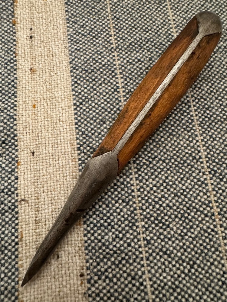 Perfect Handle Old Split Wood Screwdriver - Short - Unmarked Old