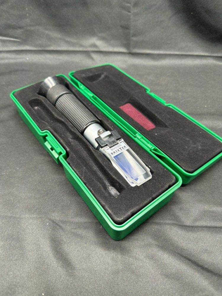 BrixTek Hand-Held 0-32% Refractometer with Automatic Temperature Compensation