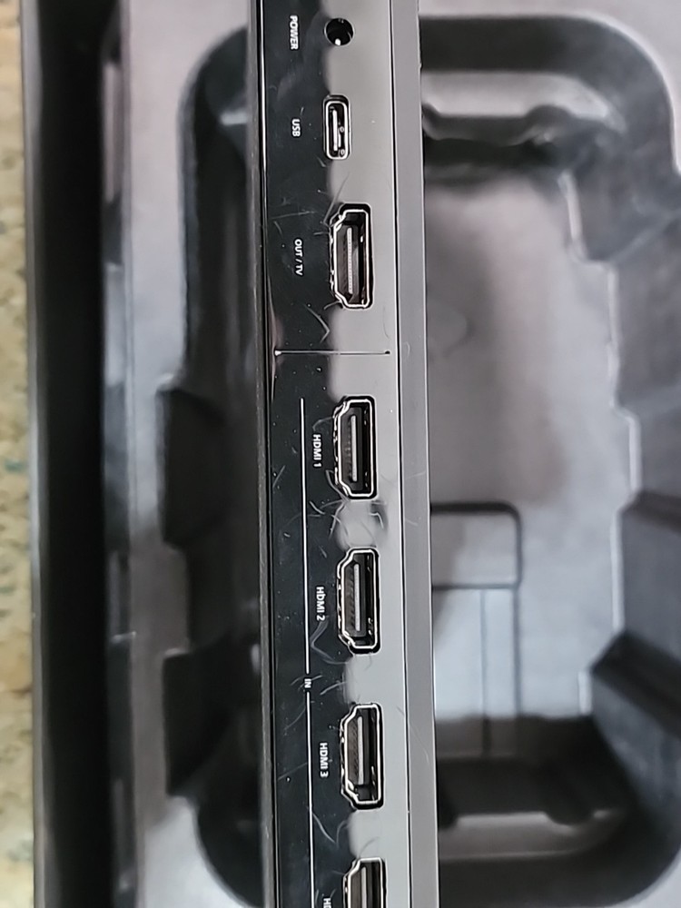Philips Hue Play HDMI Sync Box 8K (NO Adapter/Please Read)