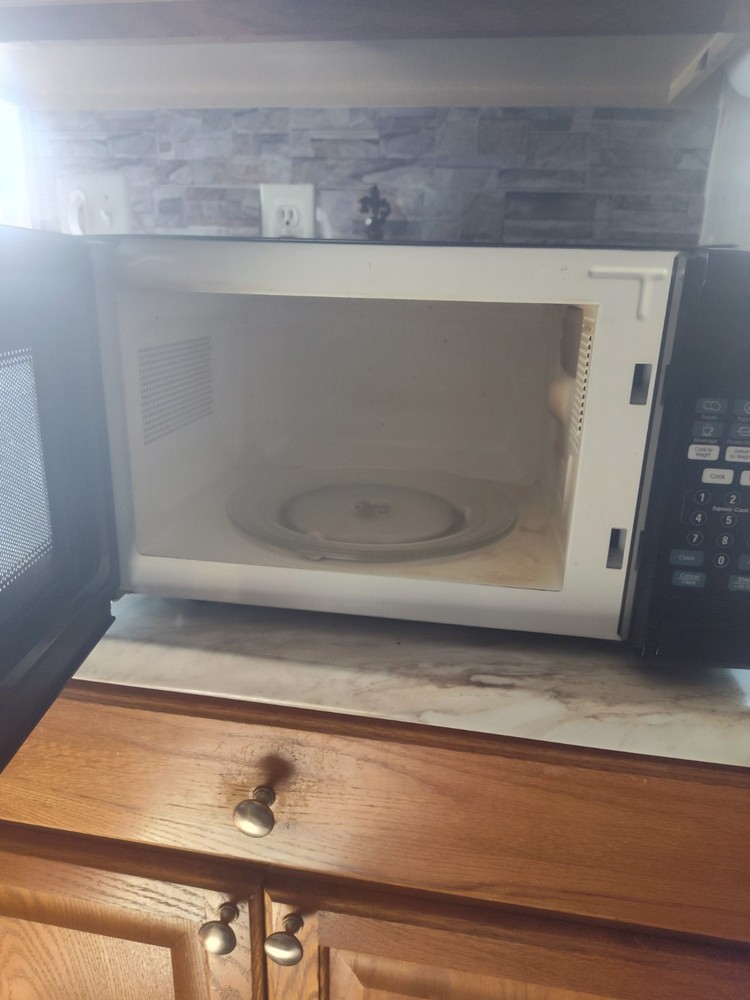 Sunbeam Countertop Microwave Black Digital Display Defrost Clock Timer