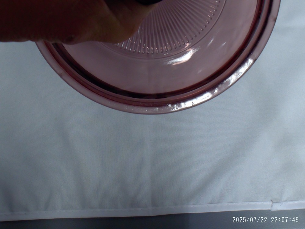 "Pre-Owned" Pyrex Cranberry Ribbed V-1-C Replacement Lid 6-3/8"