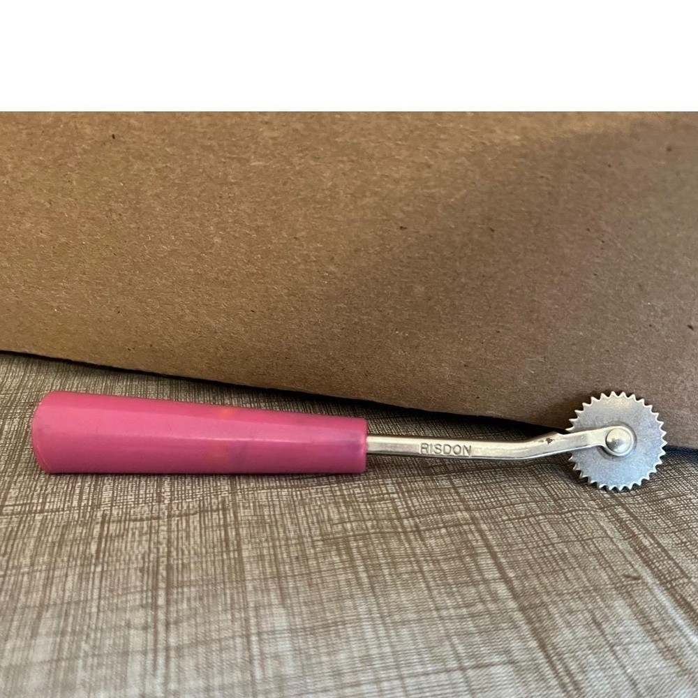 VINTAGE Risdon Pink Handle Sewing Tracing Wheel Notcher Pinking Shears Tool