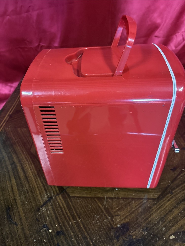 Frigidaire 6-Can Mini Retro Beverage Fridge - Red