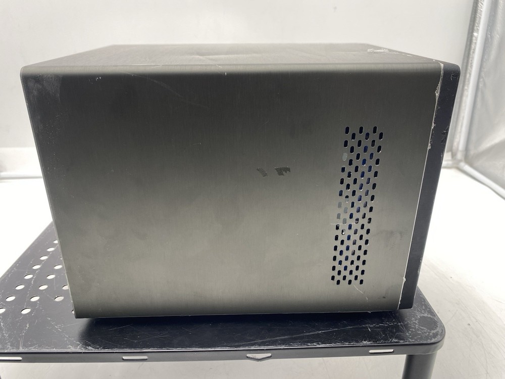 Datto S3B1000 4 Bay 3.5" NAS Storage Diskless / Missing One Caddy