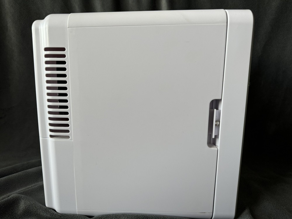 Personal Chiller Mini Fridge Small Space Cooler, White Marble
